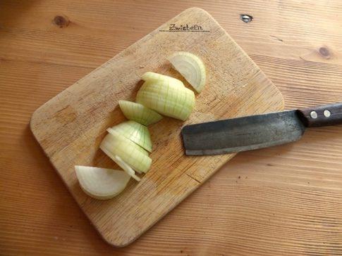 Best knife sharpener, sliced onions