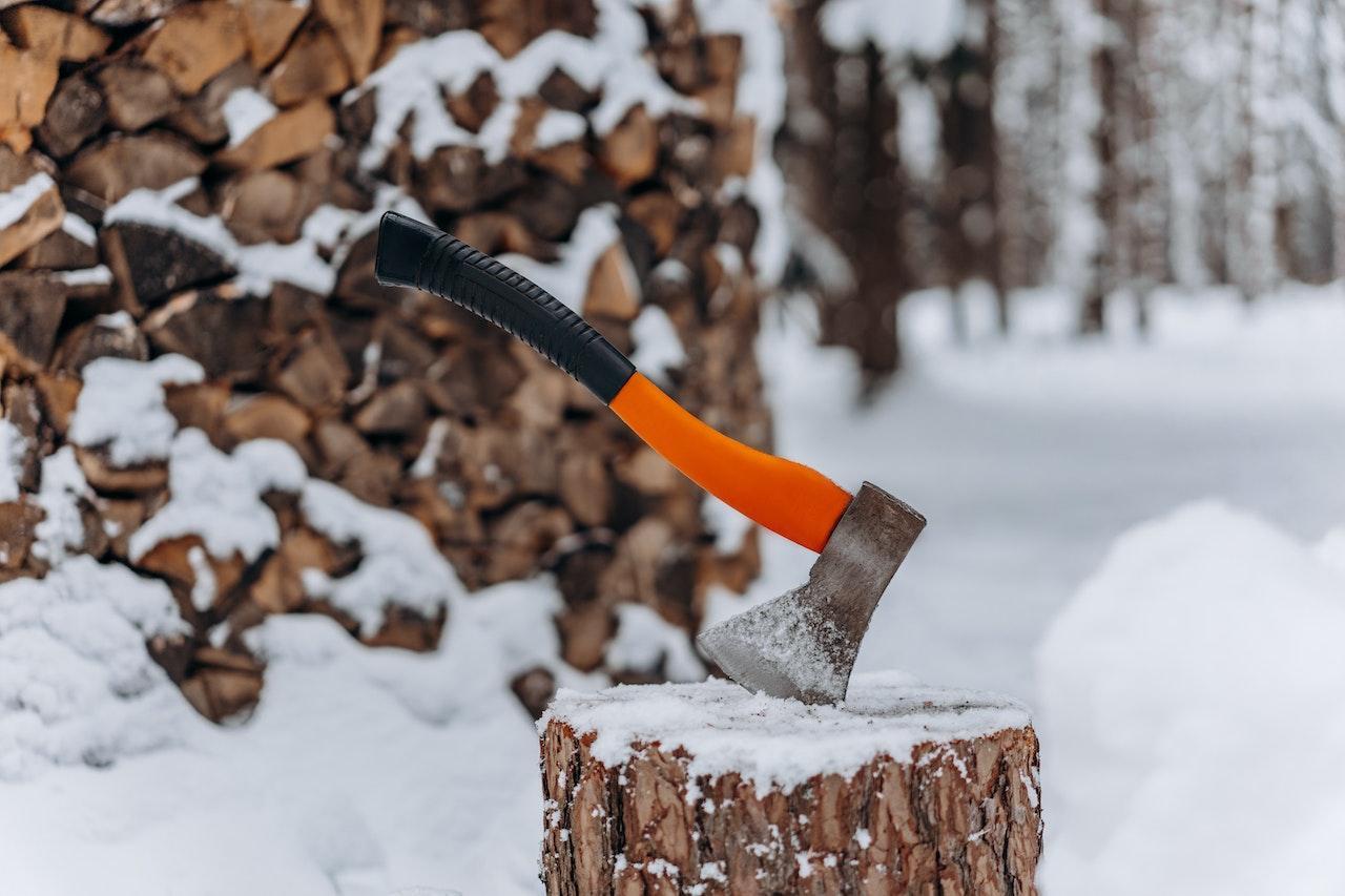Advantages and Disadvantages of an Axe as a Survival Tool